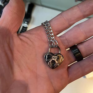 Inaktives Konto hat ein Foto des gekauften Artikels hinzugefügt