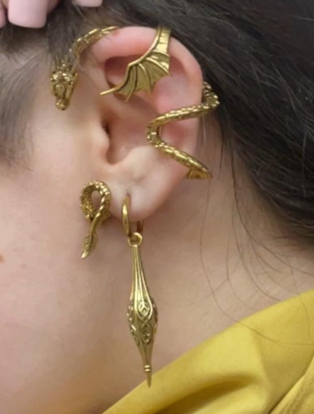NO PIERCING Dragon cuff with large wing in Gold  Dragon earrings, Dragon ear cuff, Black Dragon, Dragon ear wrap