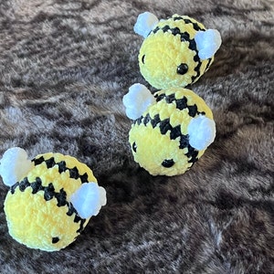 Bee Pillow Mini Bee & Smol Bee Crochet Pattern - Etsy