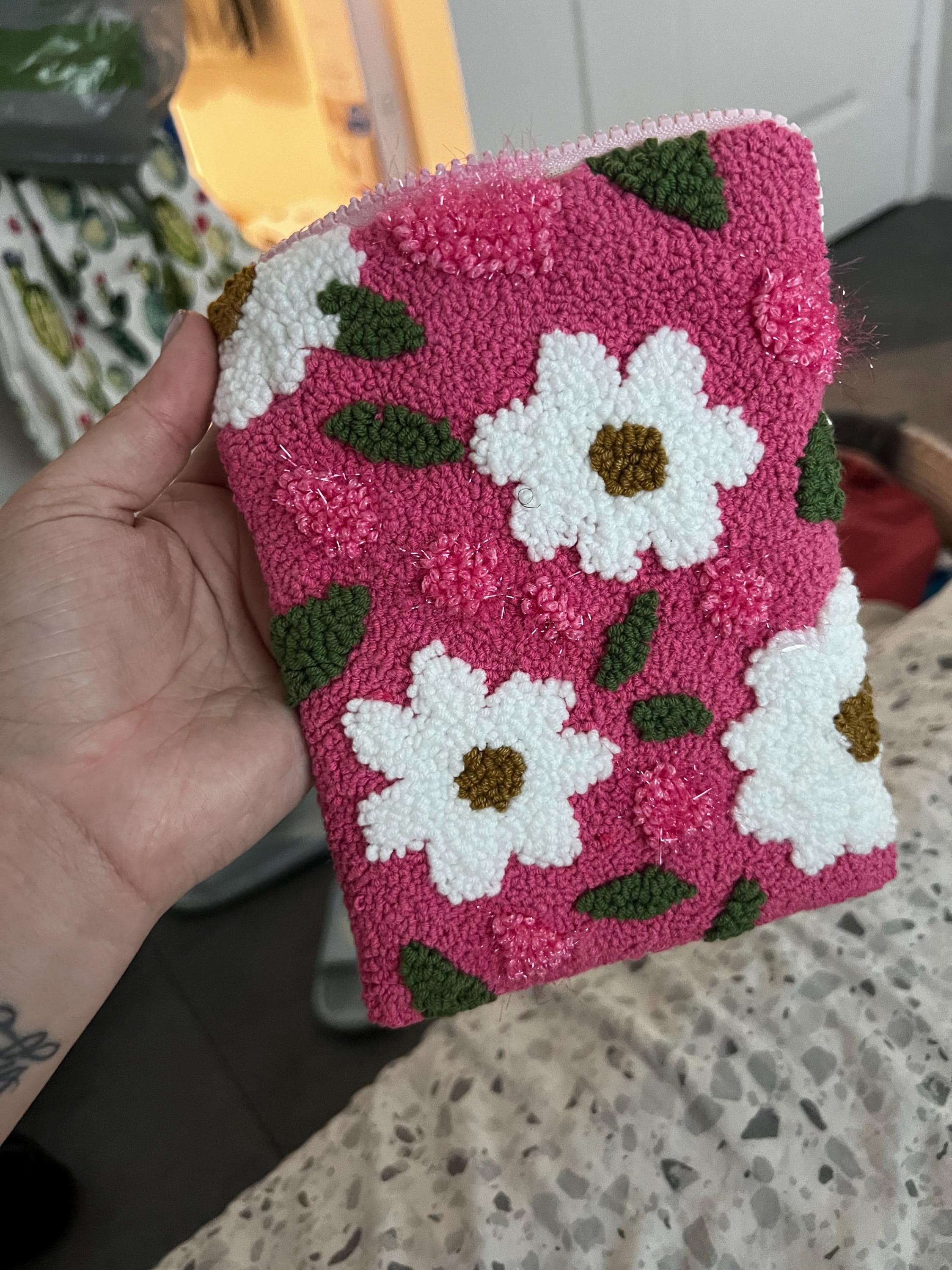 Daisies Kindle cover - kindle paperwhite case - Fabric book cover - Personalized kindle sleeve - Oasis case - kindle accessories gift