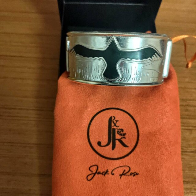 ジョニー・デップが着用した、天然ハウライト ターコイズ