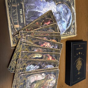金箔押しのタロットデッキ。コレクターに最適。7 x 12 cm、400gの紙製