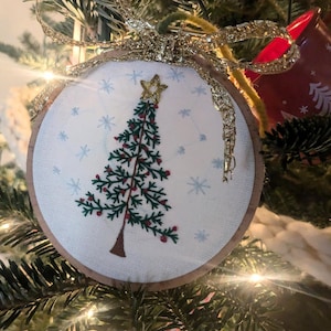 Popeline De Coton Arbres De Noel Bordeaux