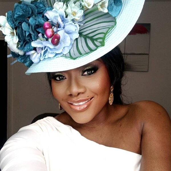 Schwarz-weißer Hut. Kentucky Derby Hut. Royal Ascot Hut, Dubai Rennen. Tag Der O - Foto 11