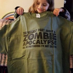 1Tee Men's 'The Hardest Part Of A Zombie Apocalypse' T-Shirt – 100% Cotton, Short Sleeve, UK Made