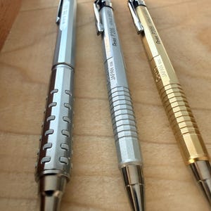 ぺんてる P205 限定版シャープペンシルセット：ゴールド＆シルバー
