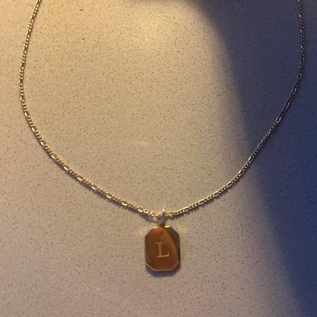 【Grace Personalized】ELENA INITIALネックレス Engraved Initial Pendant Necklace by Gracepersonalized