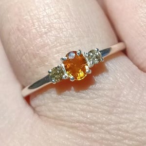 ミニマルなオレンジサファイア＆ダイヤモンド925スターリングシルバー