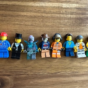 Lego Minifigures 30 Random people Grab Bag All w/ accessories -   Portugal