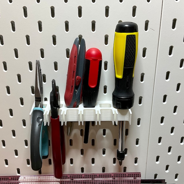 STL file 3-FOLD HOLDER FOR PLIERS, FOR THE KÜPPER HOLE BOARD (EU PEGBOARD)  🕳️・3D printer design to download・Cults