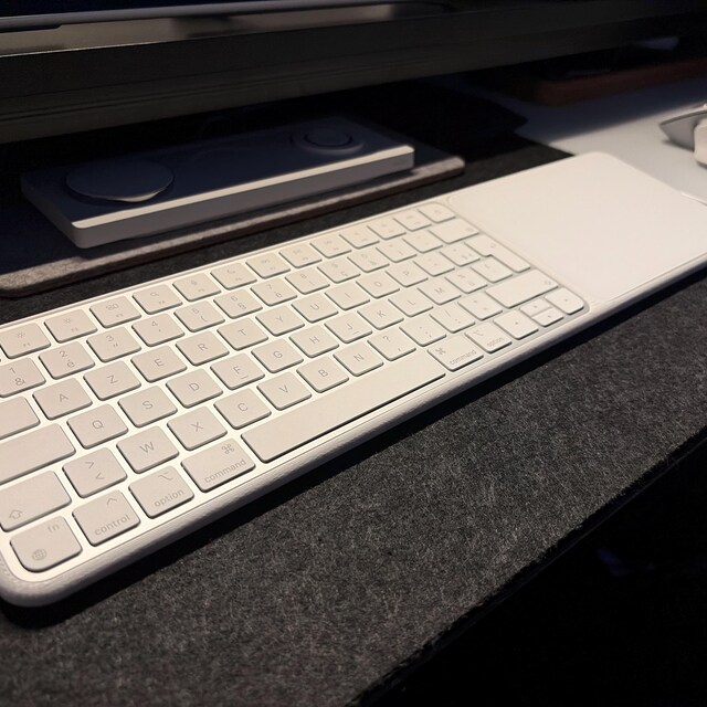 Apple  Magic Trackpad（2025年モデル・最新） Appleの｢Magic Trackpad｣で、狭い机でも快適に作業できるようになった