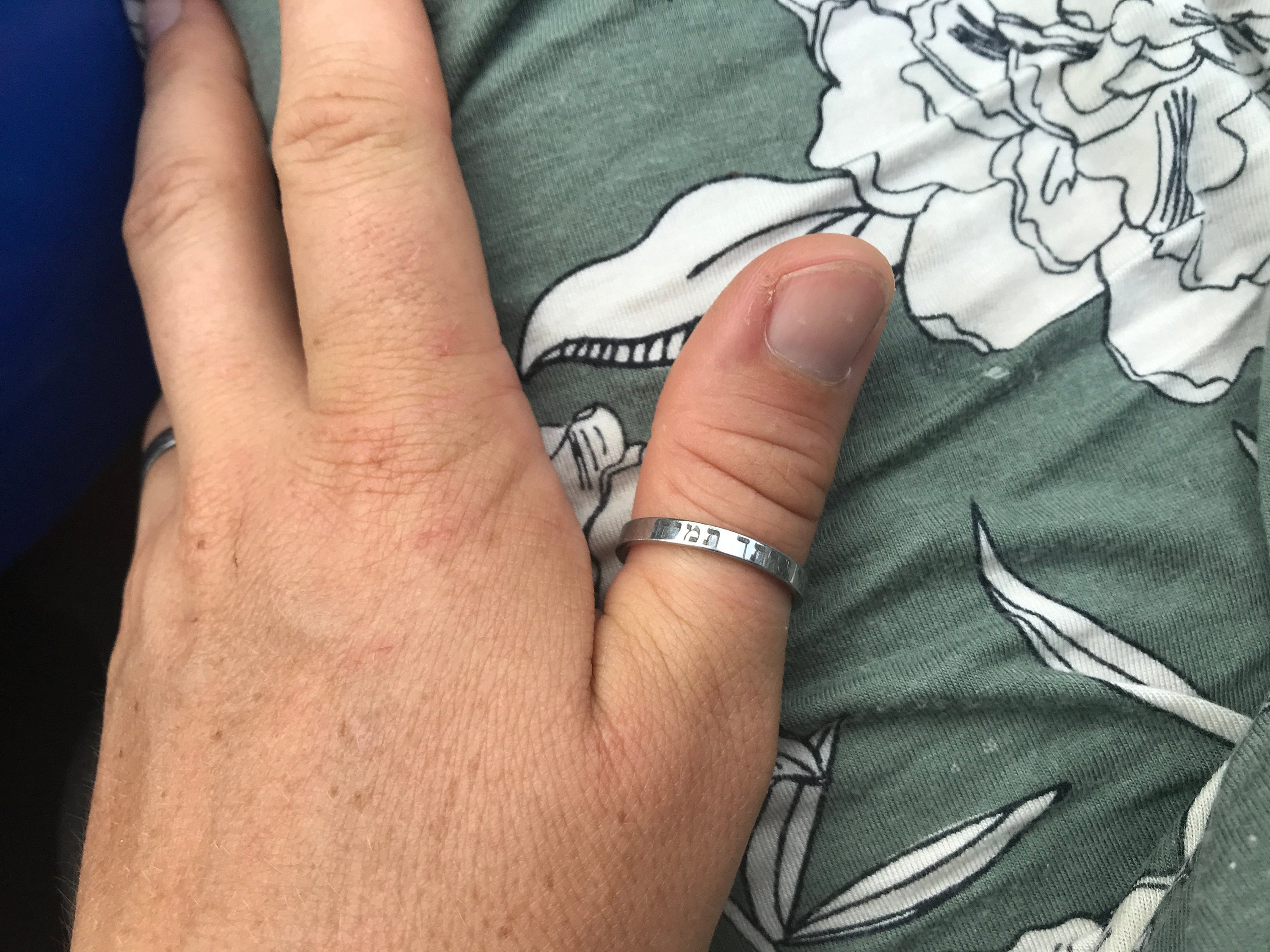 HEBRÄISCH – (Ich bin immer bei dir) – Zierlicher Stapelring aus Edelstahl, christlicher Schmuck, Bibelvers MATTHÄUS 28:20