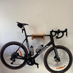 Support Vélo Mural Talic – En Bois De Bouleau, 1 Vélo, Charge Max 45 Lbs – Neuf