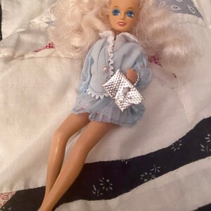 White Pair of Bowed Shoes in Very Good Condition Dawn Doll's, 