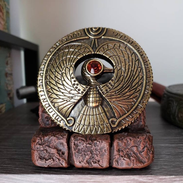 Indiana Jones RA Headpiece, Antique Gold, Solid Metal, Red Jewel, Staff  Stand and Display Plaque at 's Entertainment Collectibles Store