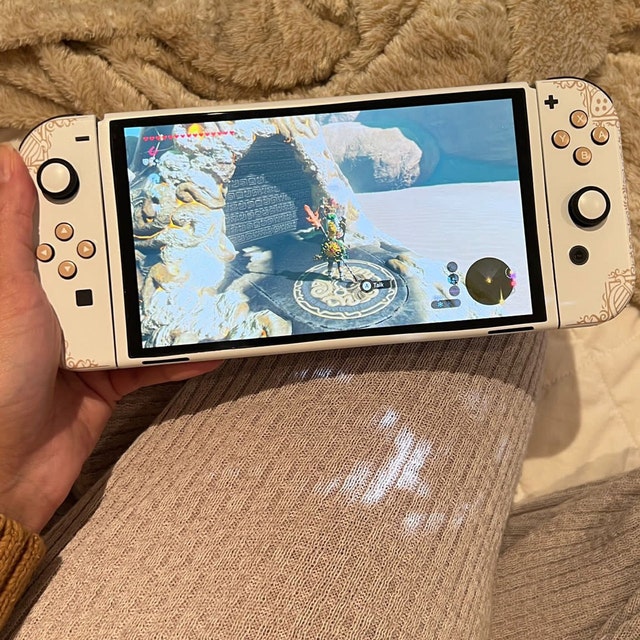 Legend of Zelda White Gold Nintendo Switch OLED Skin