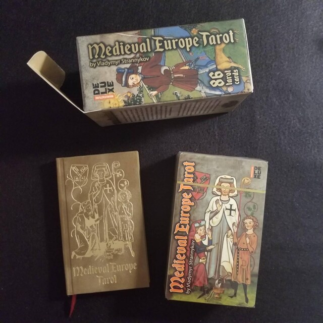 Medieval Europe Tarot Deck: 86-card Indy Tarot With Gilded Edges