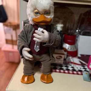 ハワード・ザ・ダックにインスパイアされた手作りのアヒル（高さ約40cm