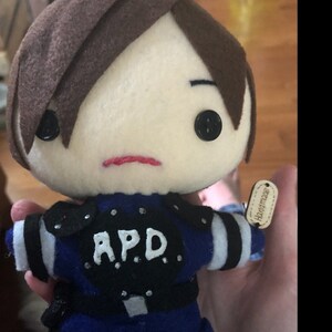 バイオハザード レオン・S・ケネディ ぬいぐるみ：RPD警官 - Etsy 日本