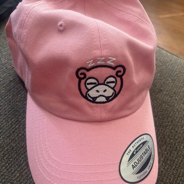 眠そうなヤドンパパキャップ // ピンクの刺繍入り帽子 // 第1世代