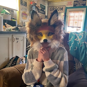 JIAHG Masque de Renard en Fausse Fourrure avec les Yeux Réalistes Masque d'Animal Peluche Cosplay Soirée à Thème Demi-visage Déguisement Halloween Carnaval Noël