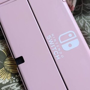 Nintendo Switchのロゴと文字入りビニールステッカー - 複数のカラーを
