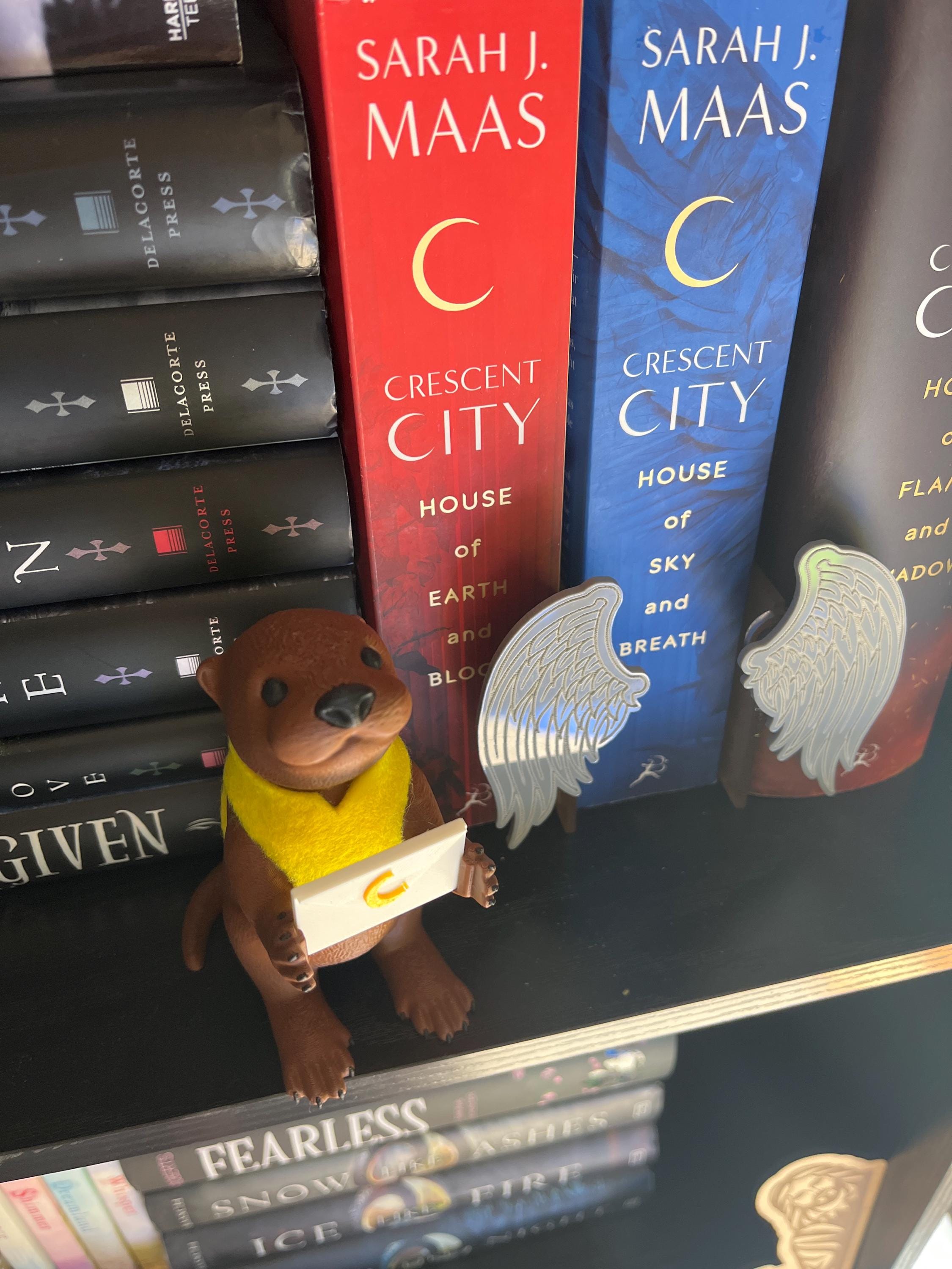 Cute Standing Otter Holding Mail - 3d printed - Bookshelf Decor