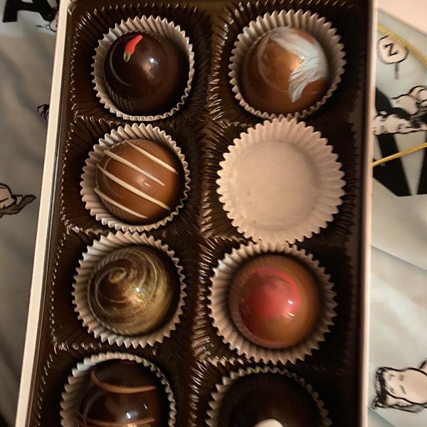 thumbnail image 2 of Lillie Mae Chocolates - Lillie Mae Chocolates And Caramels 2 of 13
