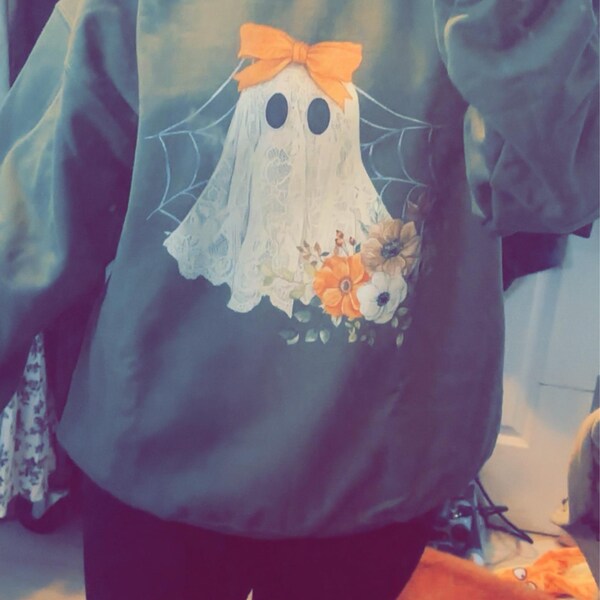 DIOMMELL Lace Ghost Sweatshirt For Women – Cute Halloween Sweater, Soft Polyester-Cotton Blend, Aesthetic Fall Style