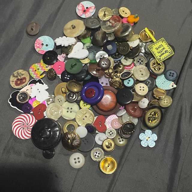 RARE LOT! 100 pc MIXED LOT of OLD-VINTAGE & NEW Buttons ALL
