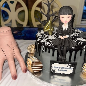 Topper gâteau personnalisé Mercredi Addams - Les Créations Kline