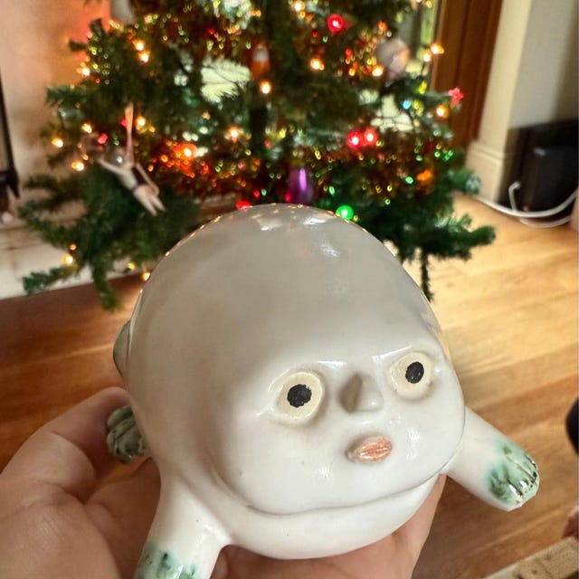 陶器製のカエルの置物：奇妙な彫刻アート - Etsy 日本