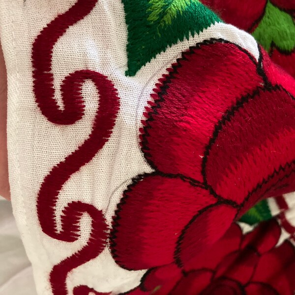 Vintage 70s White Embroidered Floral Campesina Off the Shoulder Mexican Peasant Dress