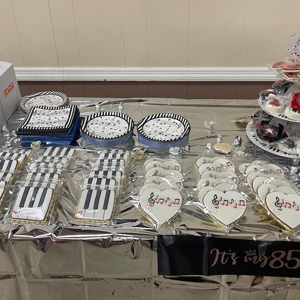 Mini Spring Flowers, Hand Decorated Sugar Cookies, Custom Designs and ...