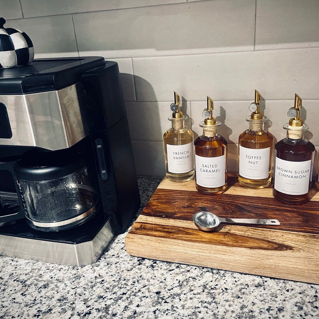 2 Coffee Syrup Dispenser With 18 Labels, Coffee Pump Dispenser Coffee Bar, Minimalist Glass Coffee Bottle, Simple Maple/Coffee Syrup Bottles W. Set Of Black Labels,16.9 Oz 500 Ml