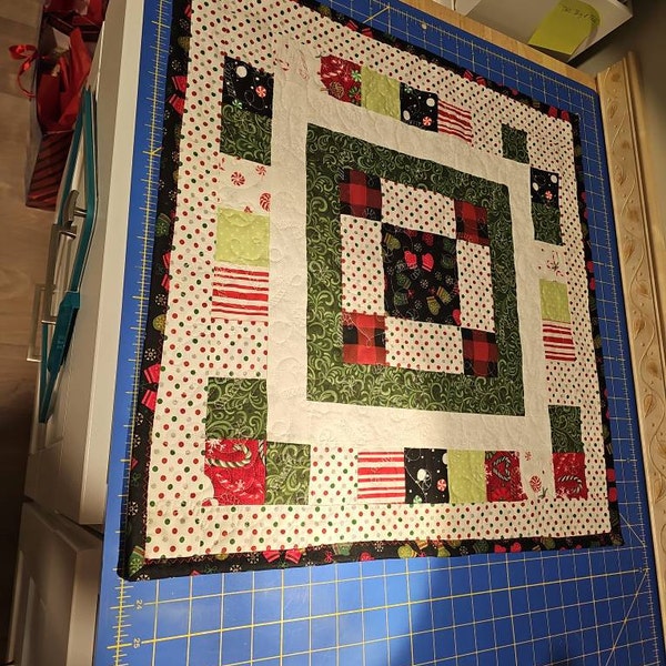 Simply Merry Tabletopper PDF Pattern, Quilted Christmas Tablerunner ...