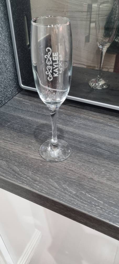 Personalisiertes Glas, mehrere Designs und Glasarten – Weinglas, Pint und Bierglas, Whisky, Champagner, Gin, Latte – gravierte personalisierte Geschenke
