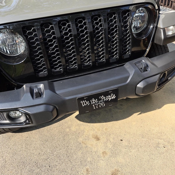 Aazon.co: Engraved Don't Tread ON E Car Tag Silver Diaond Etched On - Foto 8