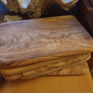 Continenta Schneidebrett Aus Olivenholz – Edel-Qualität, Naturform, Geölt, 25x15x1,2 Cm