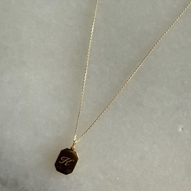 【Grace Personalized】ELENA INITIALネックレス Engraved Initial Pendant Necklace by Gracepersonalized