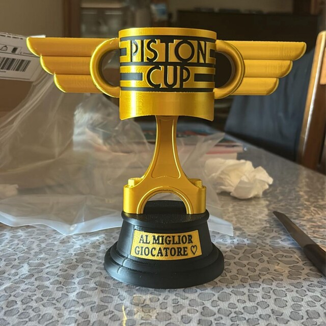 カーズ パーソナライズ ピストンカップ トロフィー - ディズニー