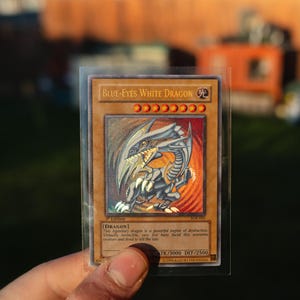 yugioh card blue eyes white dragon sdk 001 Amazon.com: Yu-Gi-Oh! - Blue-Eyes White Dragon (SDK-001) - Starter Deck  Kaiba - Unlimited Edition