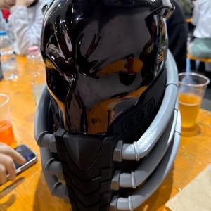テクノ ブラック スカル ヘルメット - 着色済みデラックス 3D テクノ ブラック スカル ヘルメット - 着色済みデラックス 3D