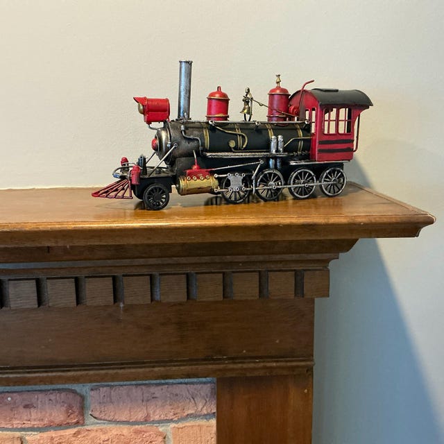 Vintage Red Locomotive Décor – Distressed Iron Train Accent