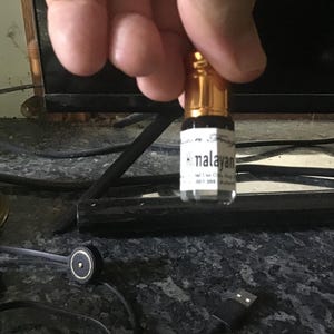 ヒマラヤ鹿ムスク - オイル香水 - 純粋な DM 穀物から作られています