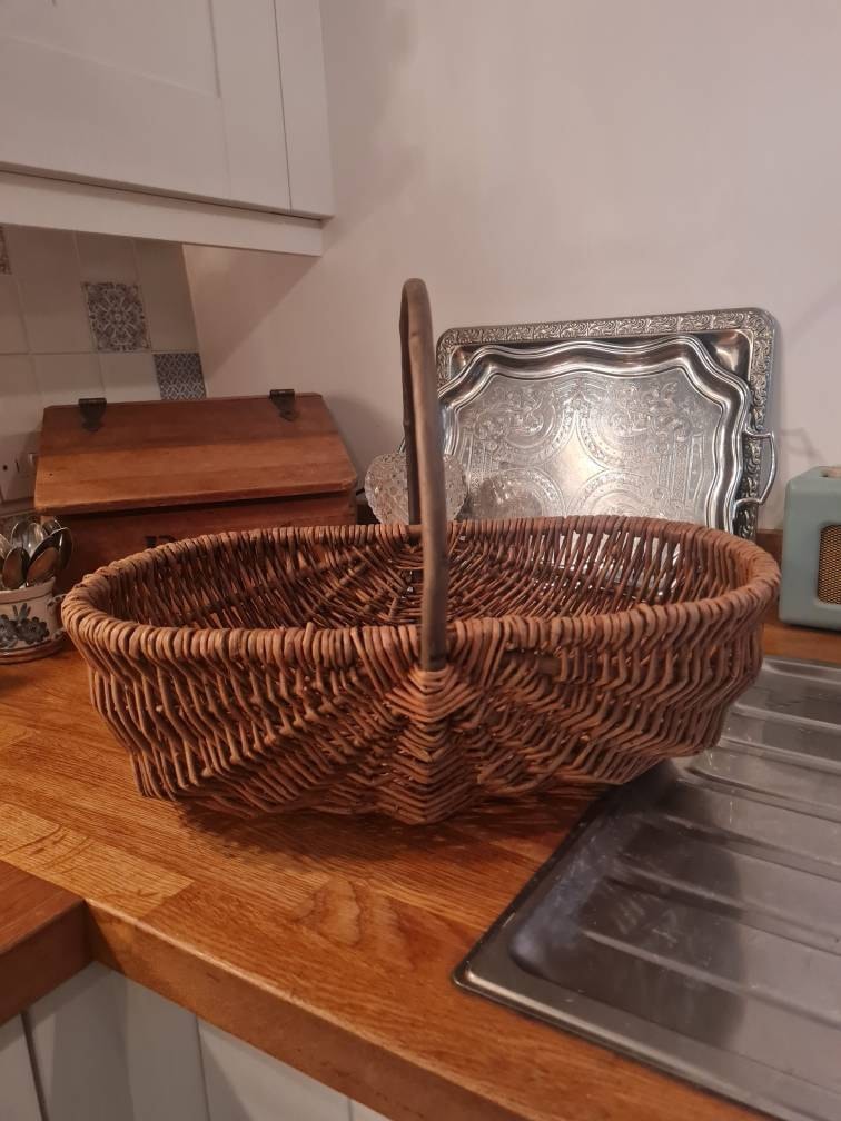 Nutley&#39;s Medium Beautiful Hand-Made Rustic Willow Garden Trug Basket wicker