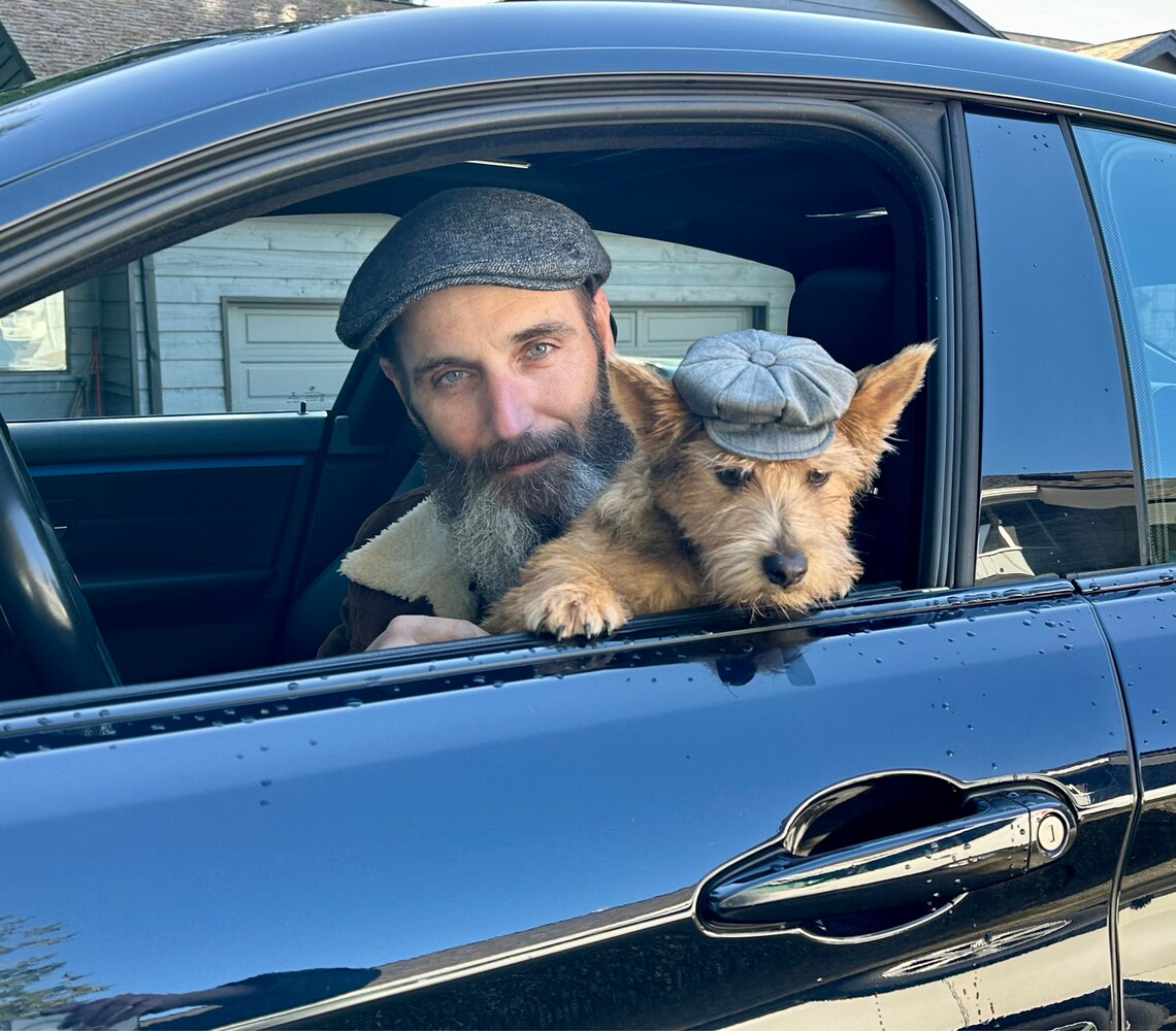 Customer photo of a pet with the Newsboy Cap  for small pet Hedgehog Vogue