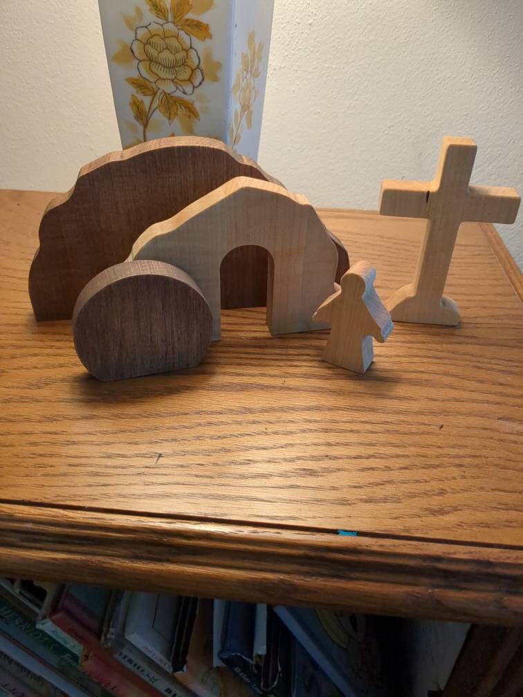 Osterdekoration, Auferstehungsszene, christliches Dekor, handgemachtes Osterandenken, Heimgeschenk, religiöse Ostergeschenke für die Familie, leeres Grab, Massivholz