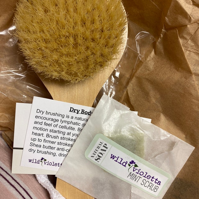 Hydrea London Dry Body Brush Long Handled Exfoliating Skin Brush with Vegan  Cactus Bristle, Dry Brush Cellulite Remover, Exfoliating Body Scrubber