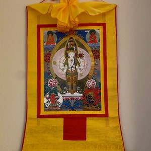 Gandhanra – Thangka Tibetano Dzambhala Giallo – Arazzo Stampa Dorata Con Cornice In Seta – Per Meditazione E Decorazione Zen – 4 Misure Disponibili